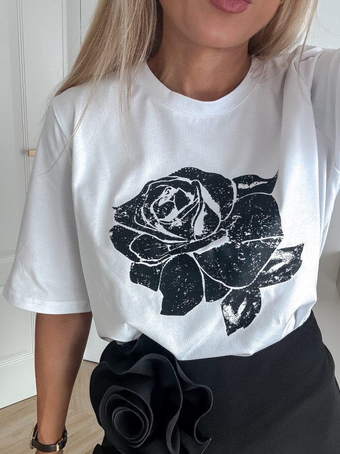 ROSIES - BIAŁY KLASYCZNY TSHIRT Z ROŻĄ 2