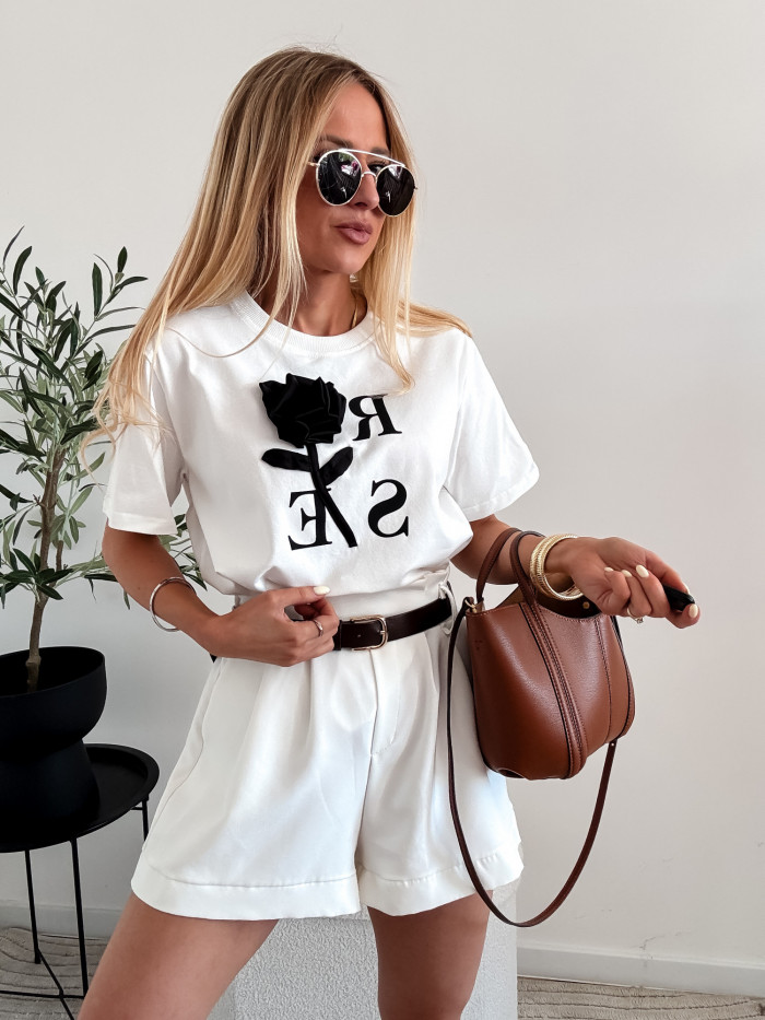 ROSE - TISHIRT BIAŁY Z CZARNYM NAPISEM 1